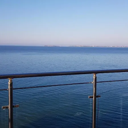 Coral Beach Sea View 公寓 *
